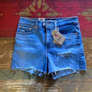 BRAND NEW Levi’s high rise shorts